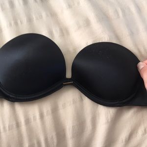 Black strapless bra